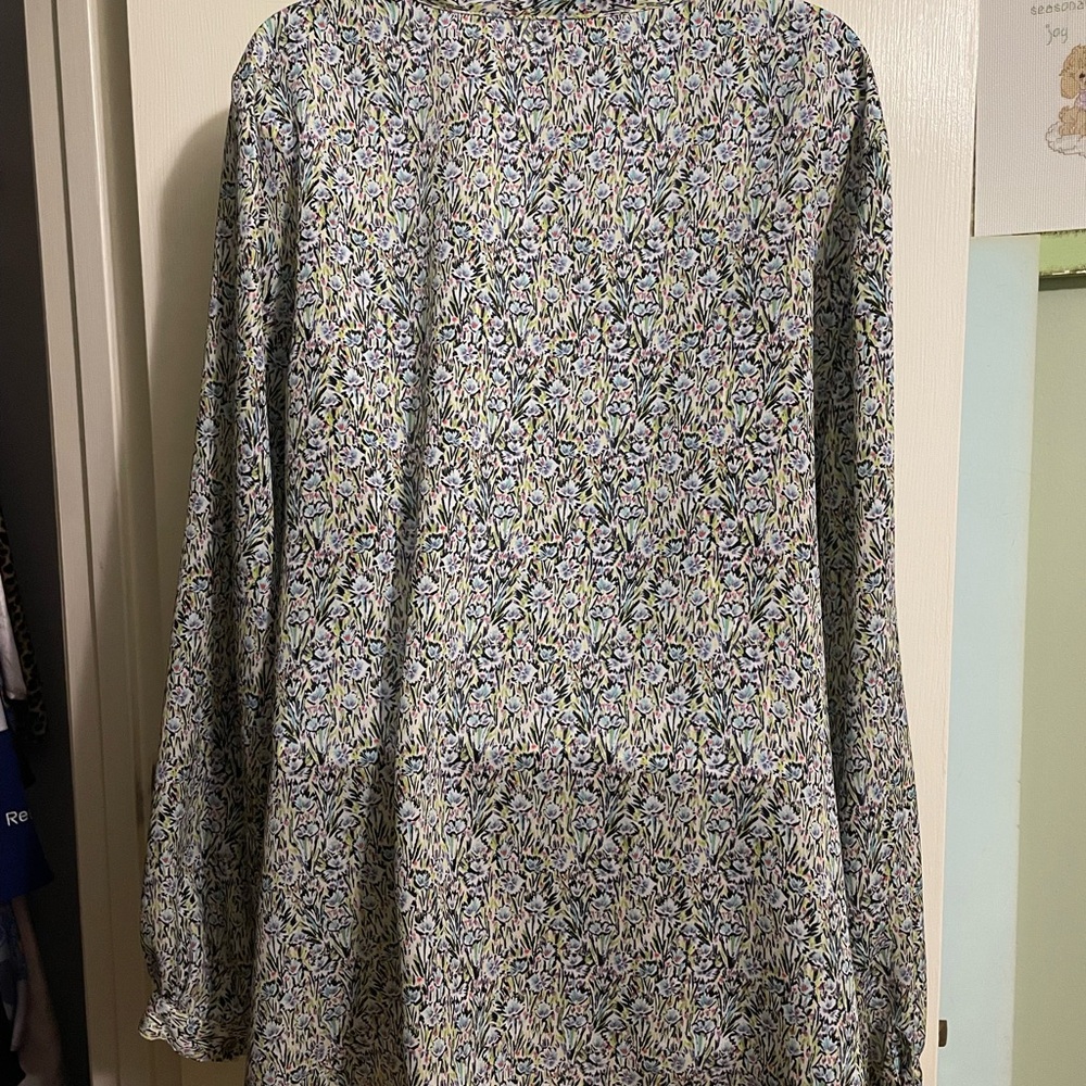 Liz Claiborne Vibrant Floral Top - Picture 2 of 3